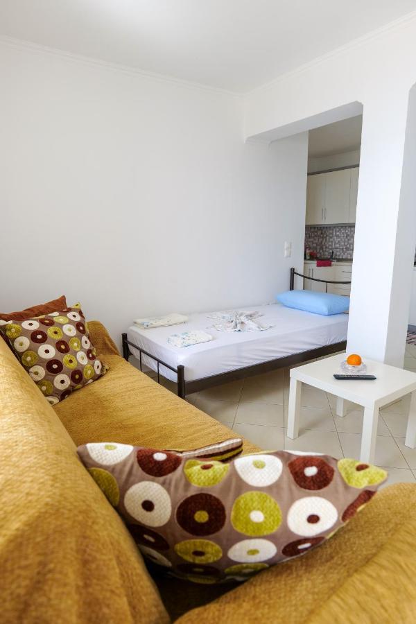 Duka'S House Hotel Lukove Bagian luar foto