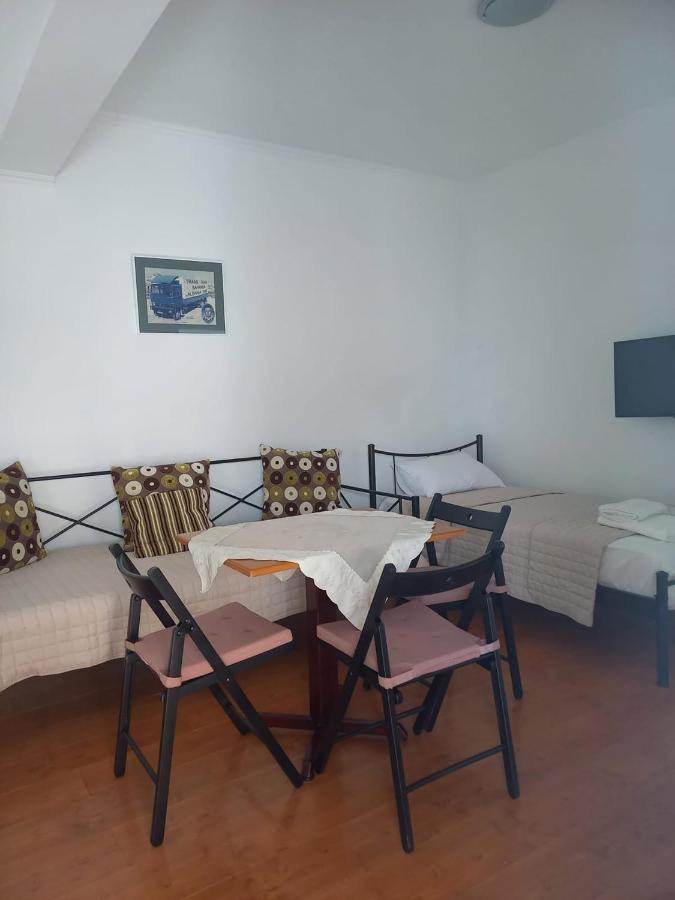 Duka'S House Hotel Lukove Bagian luar foto